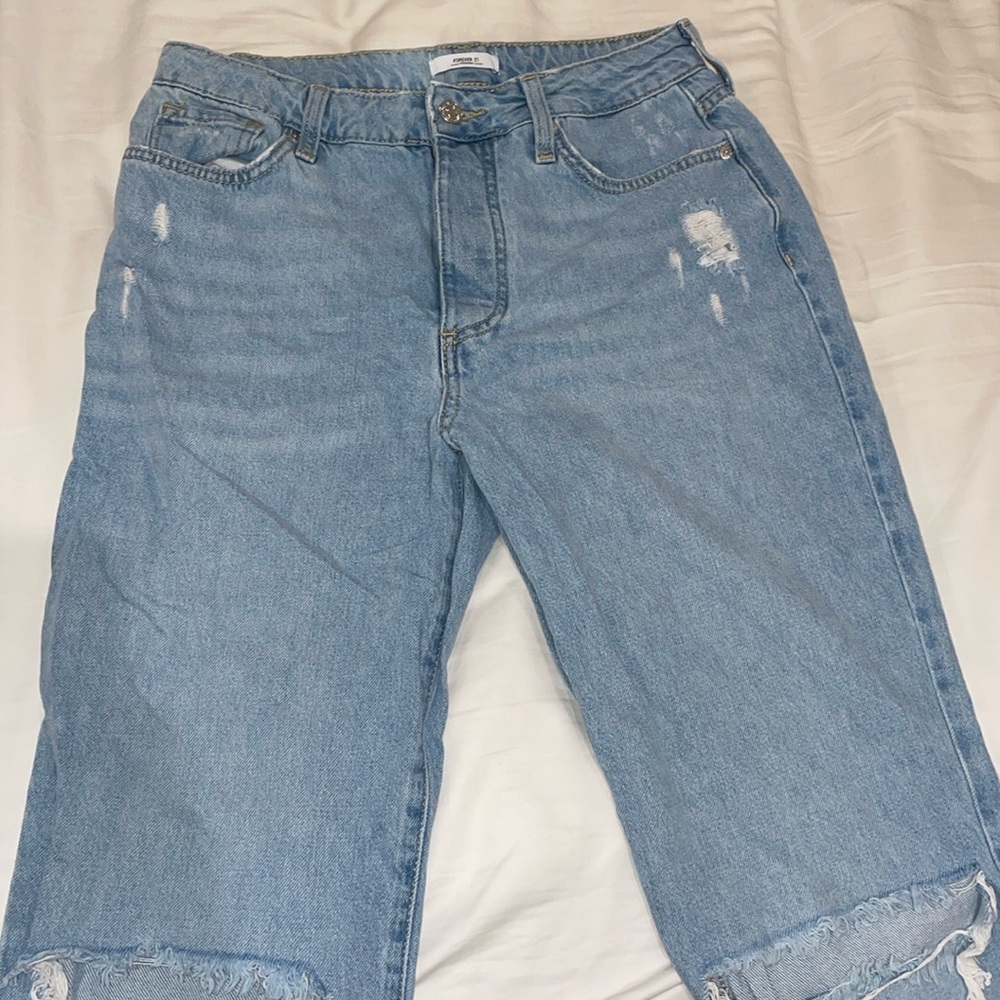 Ripped knee jeans